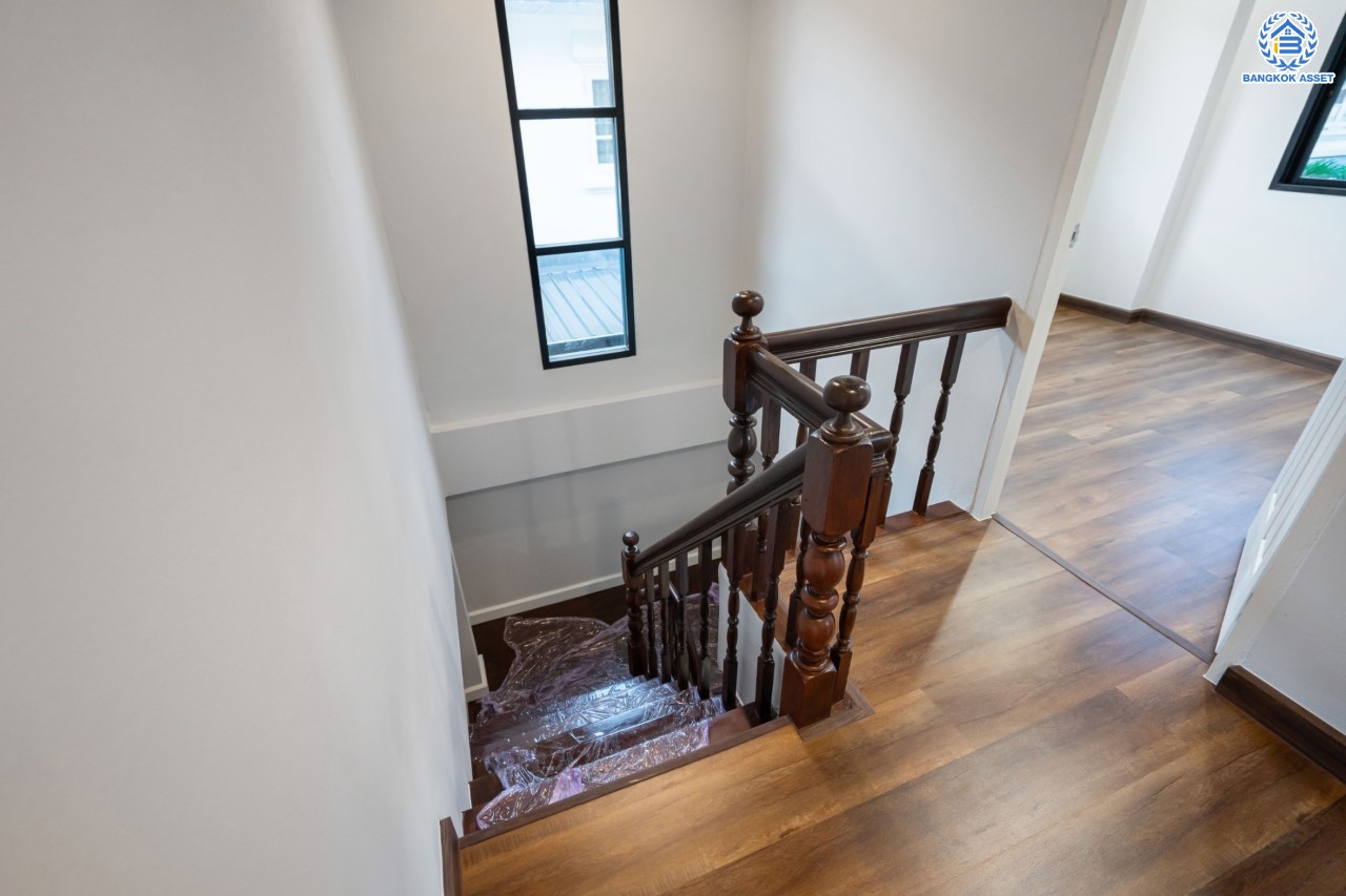 บ้านมือสองตกแต่งใหม่ แบรนด์ Property Perfect ม.มณีรินทร์ รัตนาธิเบศร์-ท่าอิฐ เนื้อที่ 54 ตร.ว. ฟังก์ชัน 3 ห้องนอน 2 ห้องน้ำ 2 ห้องอเนกประสงค์ พร้อมจอดรถได้ 2 คัน บนทำเลศักยภาพ ใกล้ทางด่วน "งามวงศ์วาน" และเพียง 10 นาที ถึงรถไฟฟ้า "สถานีบางรักน้อยท่าอิฐ"...